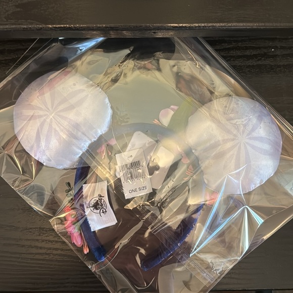 Mickey Mouse Sand Dollar Disney Cruise Line Ear Headband - Picture 5 of 5